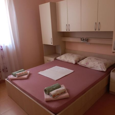 Apartments Vrisika-Family Apartment Makarska Extérieur photo